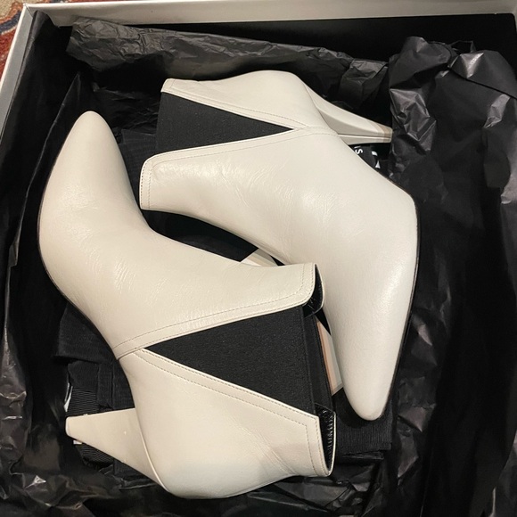 Celine White Cropped Chelsea Boots 85 size 37 - Picture 2 of 6